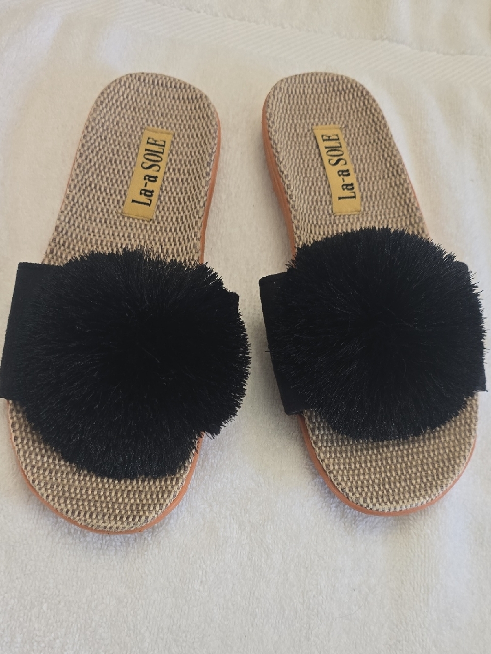 NWOT La-a SOLE Pom-Pom Sandals - Picture 2 of 5